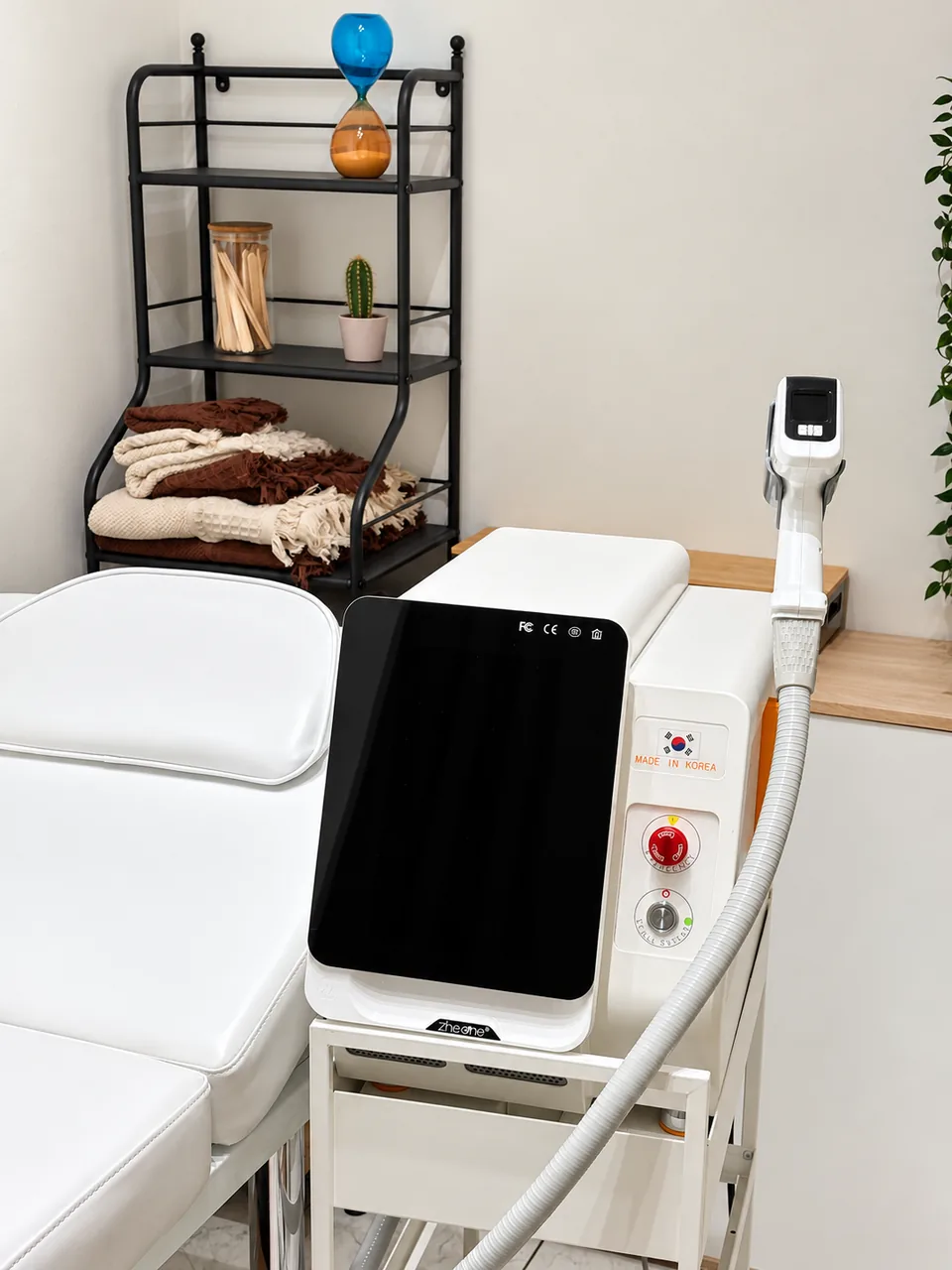 Diodni laser u prostoru za tretmane salona Nova